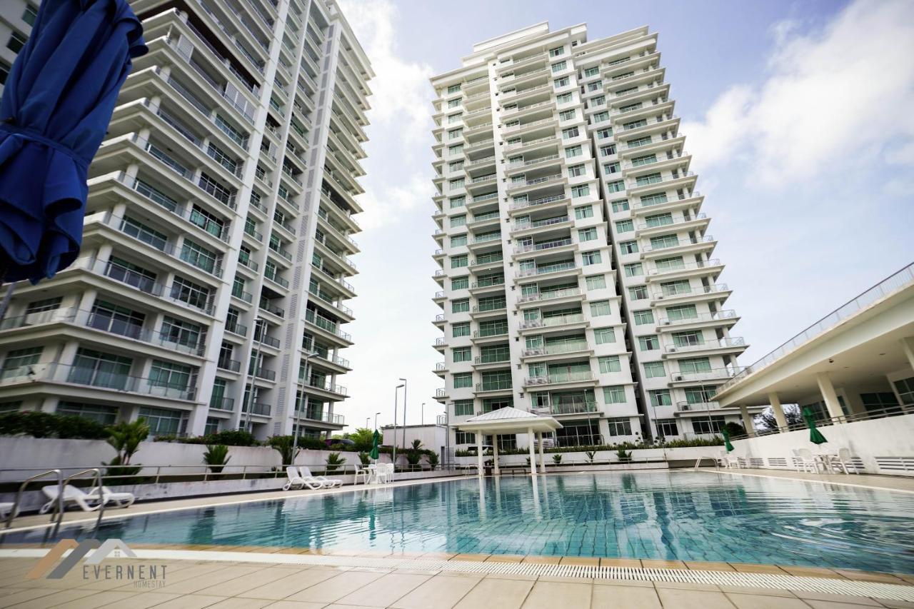 Bay Resort By Evernent Miri Bagian luar foto