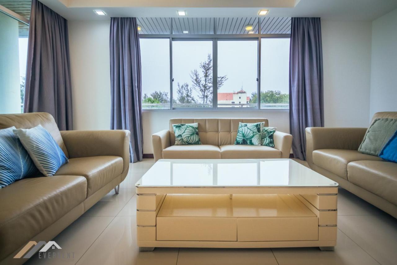 Bay Resort By Evernent Miri Bagian luar foto